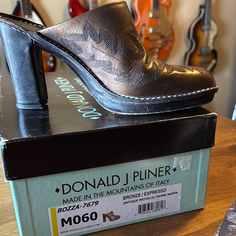 Donald J Pliner Leather Mules - Picture 3 of 7